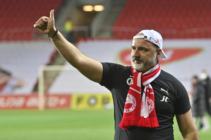 Jindřich Trpišovský se soustředí na úspěch Slavie navzdory minulým nabídkám z Premier League.