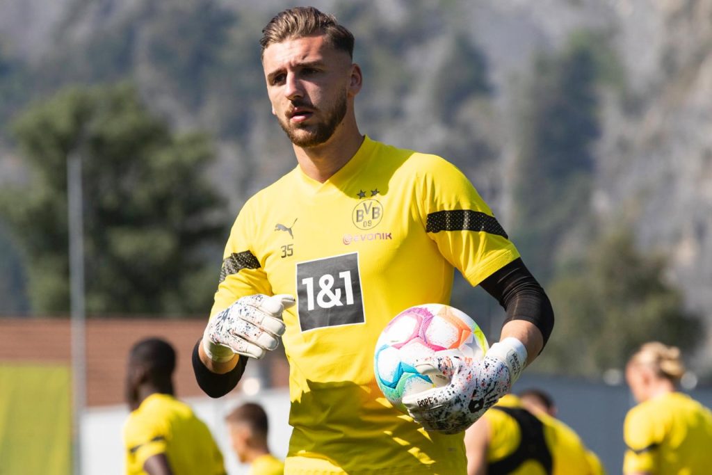 Marcel Lotka verlängert bei Borussia Dortmund bis 2028 – starkes Interesse von Bundesliga-Konkurrenten