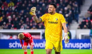 Noah Atubolu verlängert Vertrag mit dem SC Freiburg und zeigt große Freude
