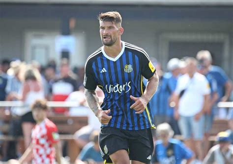 Kai Brünker verlängert Vertrag mit dem 1. FC Saarbrücken vor entscheidendem Relegations-Rückspiel