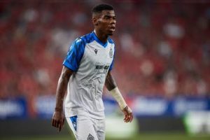 💥 Officiel : Raphael Onyedika signe un contrat de 4 ans avec le LOSC Lille malgré l’intérêt des géants européens ! 🇳🇬✍️