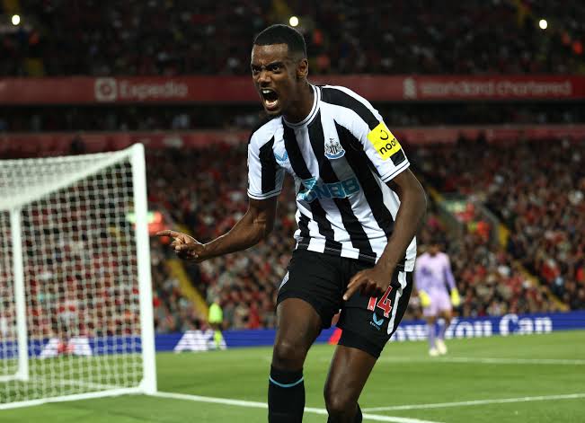 🚨🔥 EINTRACHT FRANKFURT SCHNAPPT NACH NEWCASTLE-STAR ALEXANDER ISAK – HUGO EKITIKE WECHSELT ZU LIVERPOOL! 🦅💥 Bundesliga-Riese kurz vor Mega-Transfer!