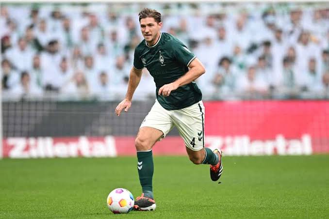 El Athletic de Bilbao alcanza un acuerdo verbal con el defensa alemán Niklas Stark en un movimiento estratégico para reforzar la zaga