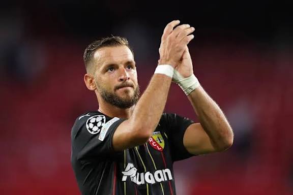 images - 2025-12-02T165601.112